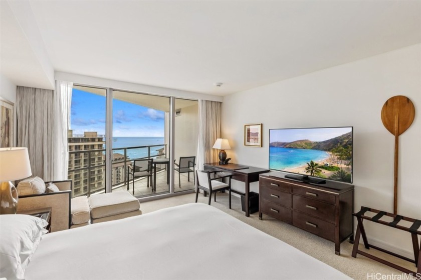 Well appointed turn-key studio with ocean, Diamond Head - Beach Condo for sale in Honolulu, Hawaii on Beachhouse.com