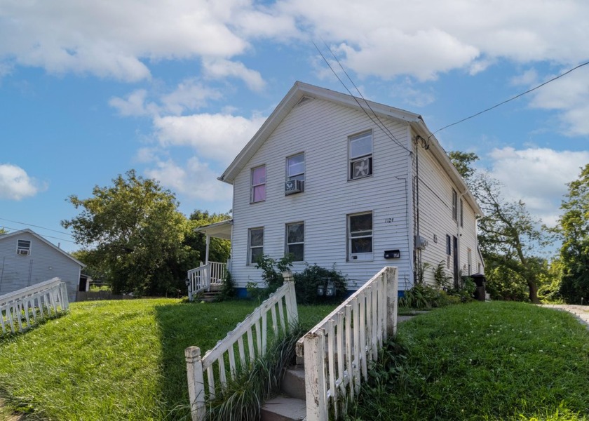 This 3/2 duplex located in Racine with 2,000+ Sq Ft is for sale - Beach Home for sale in Racine, Wisconsin on Beachhouse.com