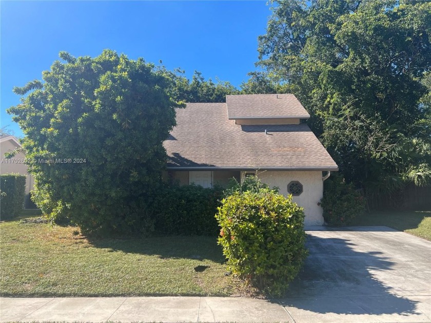 Nicely Appointed 3 bedroom 3 bathroom contemporary style home on - Beach Home for sale in Tamarac, Florida on Beachhouse.com