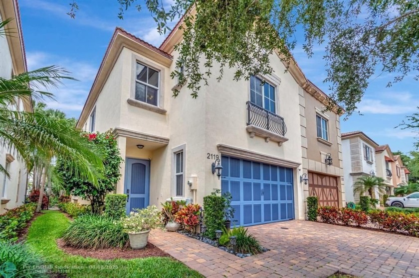 Upgraded Townhome in Oakton Preserve WPB, this 3-bed, 2.5-bath - Beach Townhome/Townhouse for sale in West Palm Beach, Florida on Beachhouse.com