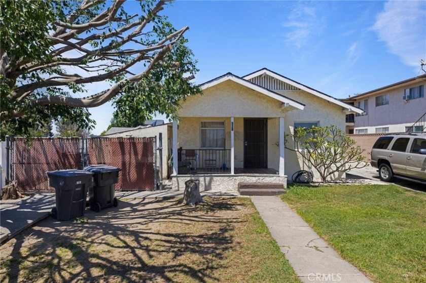Three detached homes on one lot, offering excellent rental - Beach Townhome/Townhouse for sale in Long Beach, California on Beachhouse.com