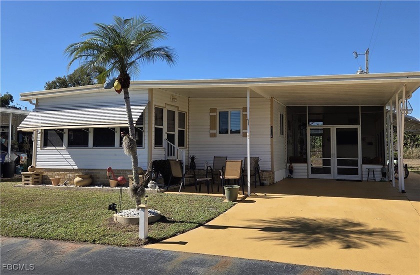 Gorgeously upgraded doublewide at the ABSOLUTE BEST PRICE in - Beach Home for sale in North Fort Myers, Florida on Beachhouse.com