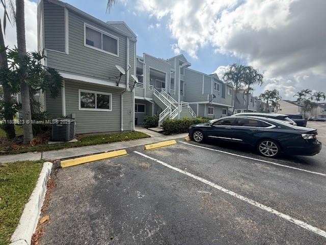Nicely updated 1st floor accessible, 2/2 unit in summer lake! in - Beach Condo for sale in Oakland Park, Florida on Beachhouse.com