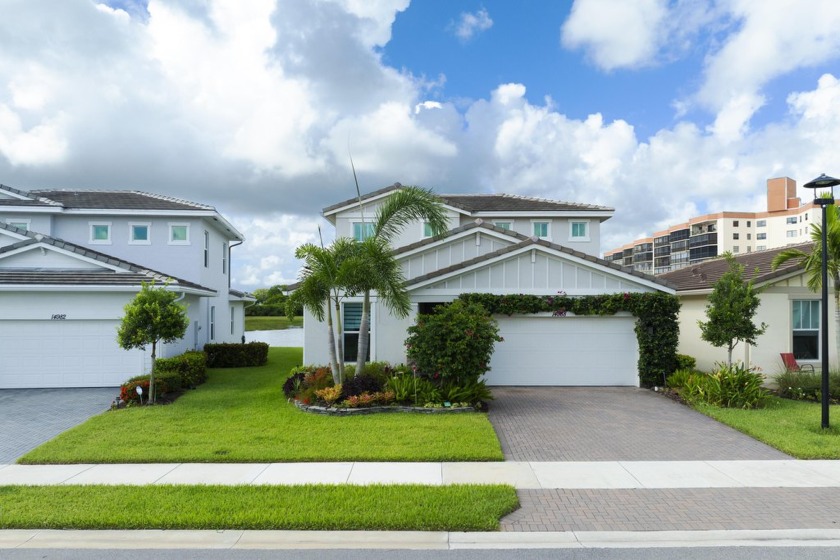 Stunning, move-in ready home with long lake views in the 55+ - Beach Home for sale in Delray Beach, Florida on Beachhouse.com