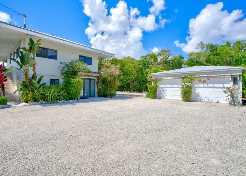 A property that has it all! This BAYFRONT home offers 3 BD / 4 - Beach Home for sale in Key Largo, Florida on Beachhouse.com