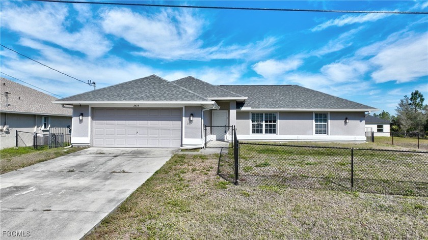 This is a beautiful, updated, 3 bedroom 2 bath and 2 car garage - Beach Home for sale in Lehigh Acres, Florida on Beachhouse.com