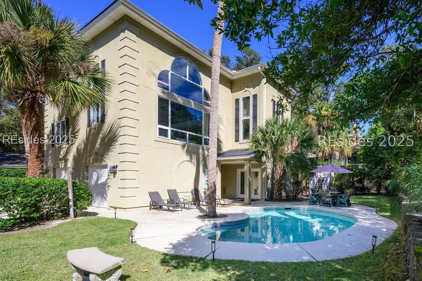 Ultimate Island Investment Opportunity! Just renovated and steps - Beach Home for sale in Hilton Head Island, South Carolina on Beachhouse.com