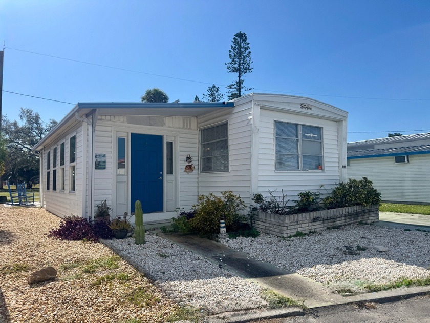 Just 4 miles from the sandy shores of Bradenton Beach and Anna - Beach Home for sale in Bradenton, Florida on Beachhouse.com