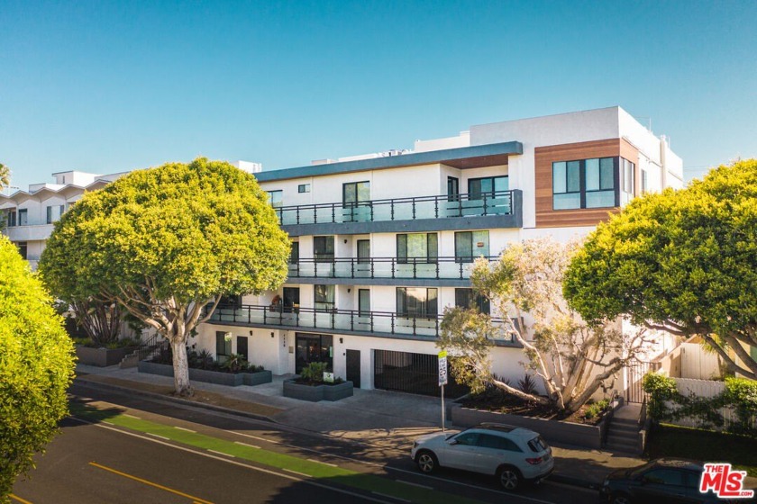 We are pleased to present 1115 14th Street, a premier 23-unit - Beach Home for sale in Santa Monica, California on Beachhouse.com