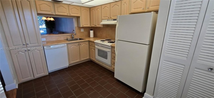 PERFECT LOCATION FOR THIS 2/2 CONDO WITH RESORT STYLE LIVING - Beach Condo for sale in Pembroke Pines, Florida on Beachhouse.com