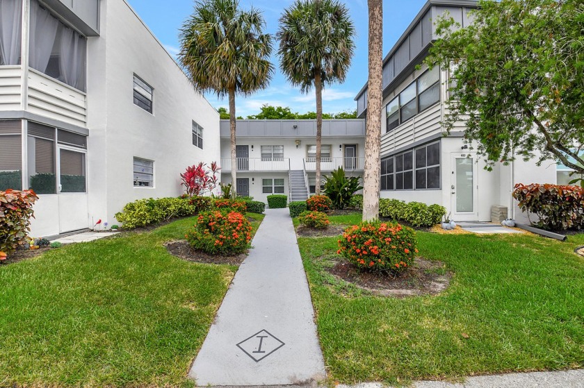 MOTIVATED SELLER! Move In Ready! Beautifully Clean 2 Bedroom / - Beach Condo for sale in Delray Beach, Florida on Beachhouse.com