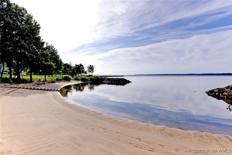 River front with private beach! Beautifully remodeled this open - Beach Home for sale in Williamsburg, Virginia on Beachhouse.com