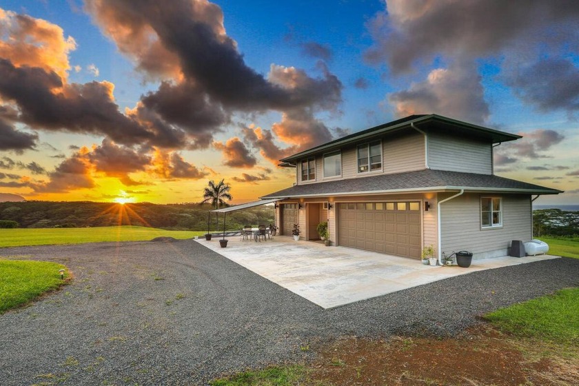 This 3.5-acre estate offers sweeping 180-degree views of - Beach Home for sale in Kilauea, Hawaii on Beachhouse.com