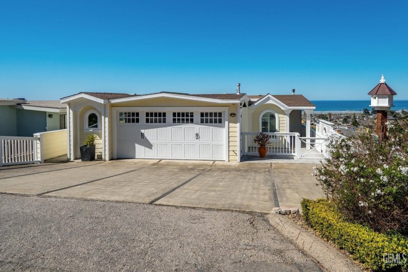 Coastal living at its finest. This custom home in Morro Bay - Beach Home for sale in Morro Bay, California on Beachhouse.com