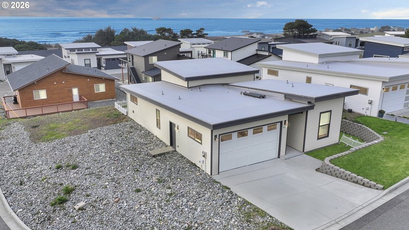 Beautiful ocean-view home built in 2020, offering 3 bedrooms and - Beach Home for sale in Gold Beach, Oregon on Beachhouse.com