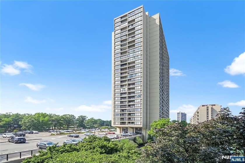 Priced to sell! Beautiful 1BR/1BA co-op at the sought-after - Beach Other for sale in Fort Lee, New Jersey on Beachhouse.com