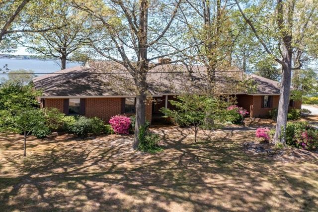 Outstanding 1 owner brick rancher at the point of Gloucester - Beach Home for sale in Gloucester, Virginia on Beachhouse.com