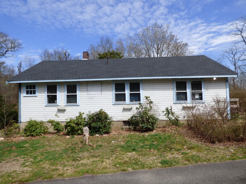 Looking for a great opportunity, Well here it is. 3 Bedroom - Beach Home for sale in Marstons Mills, Massachusetts on Beachhouse.com