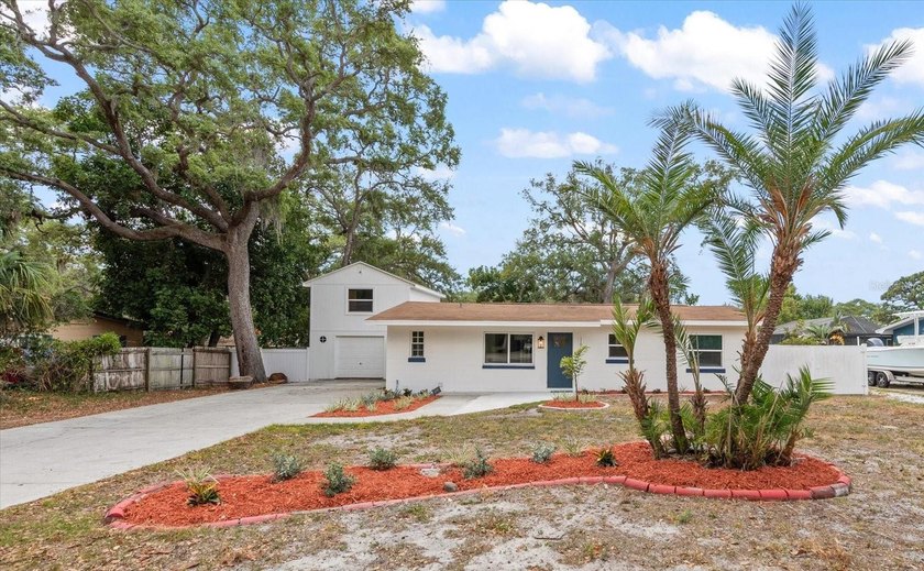 OPPORTUNITIES LIKE THIS, won't sit around long, this one checks - Beach Home for sale in St. Petersburg, Florida on Beachhouse.com