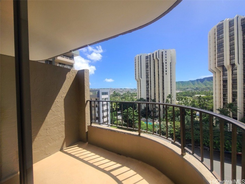 311 OHUA ST # 904, WAIKIKI  **** SELLER TO PAY 1 YEAR HOA FEES - Beach Condo for sale in Honolulu, Hawaii on Beachhouse.com