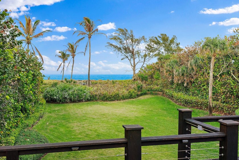 An exceptional opportunity to acquire an exquisite guest house - Beach Home for sale in Hobe Sound, Florida on Beachhouse.com