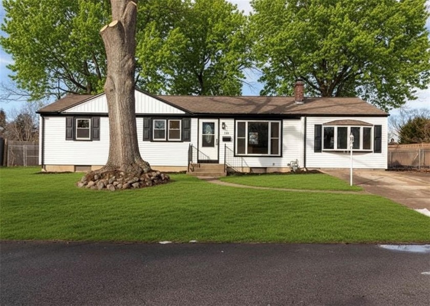 Beautifully renovated ranch offering 3 bedrooms and 1 full - Beach Home for sale in North Kingstown, Rhode Island on Beachhouse.com