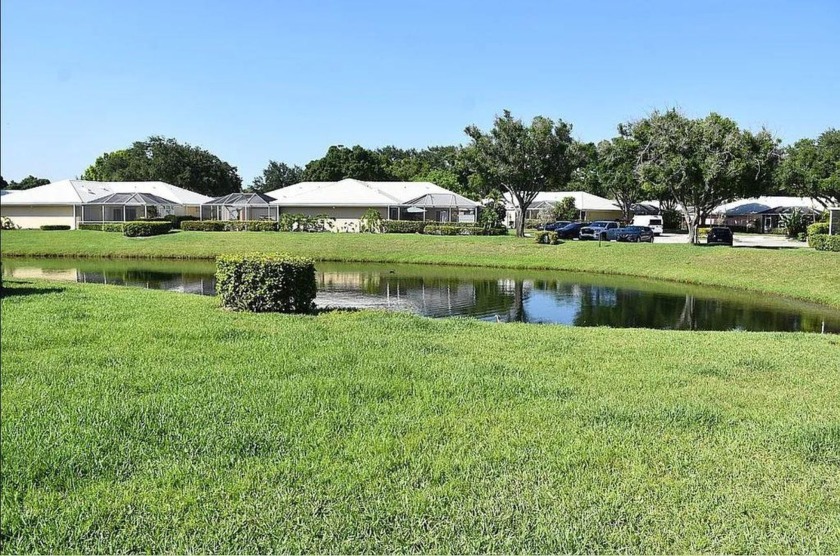 This beautifully remodeled townhome is one of the only - Beach Townhome/Townhouse for sale in Palm Beach Gardens, Florida on Beachhouse.com