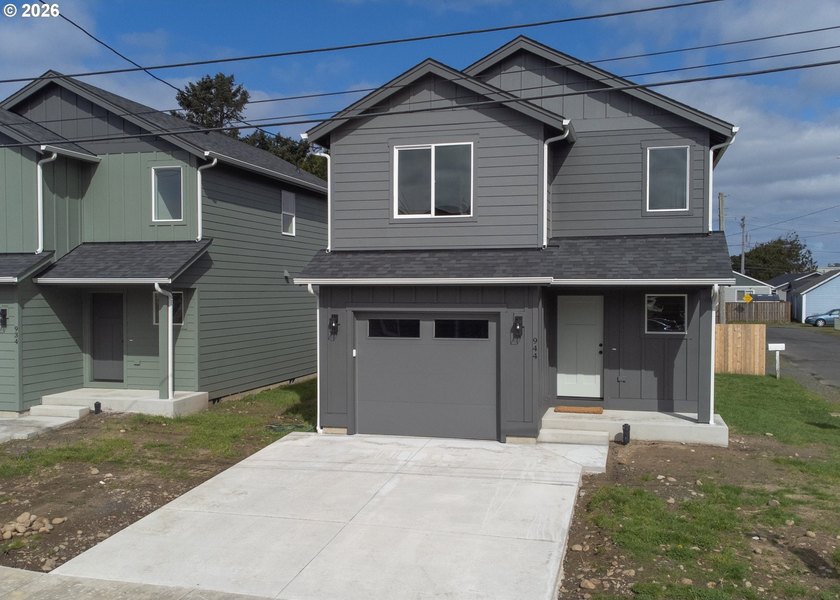 Brand spanking new quality build on a desirable corner lot! - Beach Home for sale in Seaside, Oregon on Beachhouse.com