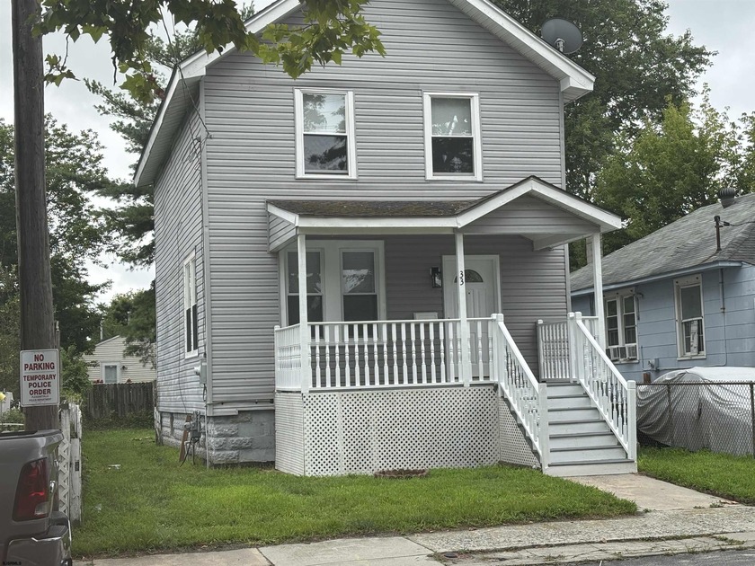 Great location home with Dual heating system, ensuring you stay - Beach Home for sale in Pleasantville, New Jersey on Beachhouse.com