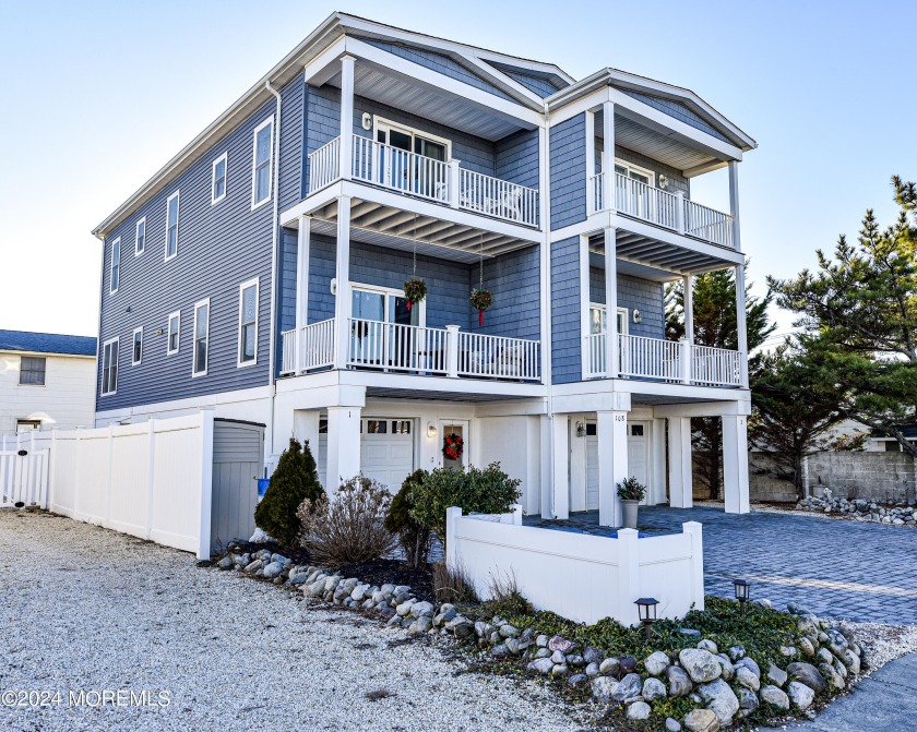 Contemporary Townhome condo with 4 bedrooms & 2.5 tiled baths - Beach Condo for sale in Ship Bottom, New Jersey on Beachhouse.com