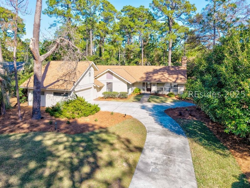 Fantastic opportunity in Sea Pines! This turnkey 4BR/3BA home - Beach Home for sale in Hilton Head Island, South Carolina on Beachhouse.com