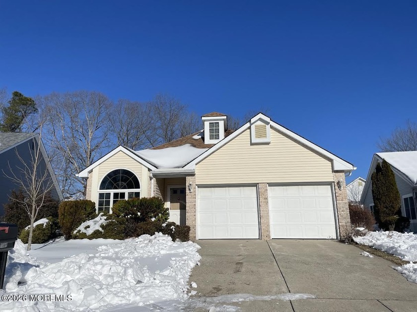 Welcome to lovely 55 + Greenbriar Woodlands. This home is a - Beach Home for sale in Toms River, New Jersey on Beachhouse.com