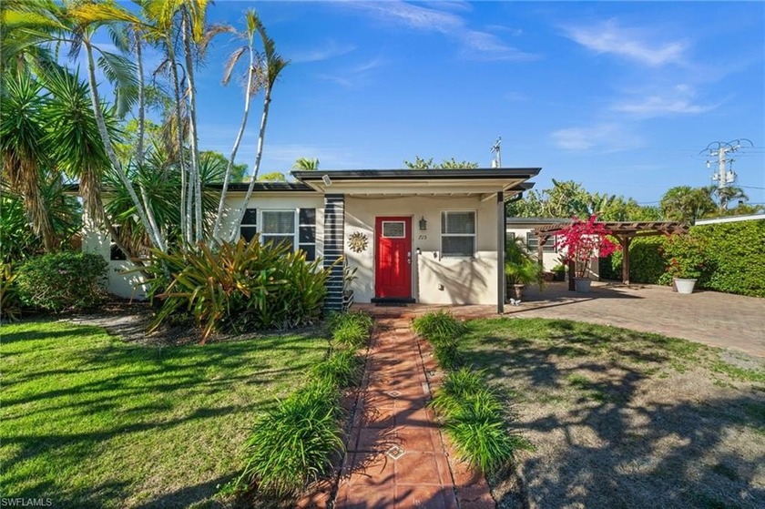 Situated on a corner at 10th Street North and 7th Avenue North - Beach Home for sale in Naples, Florida on Beachhouse.com
