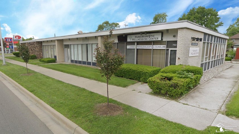 This professional commercial building at 750 S Monroe offers a - Beach Commercial for sale in Monroe, Michigan on Beachhouse.com