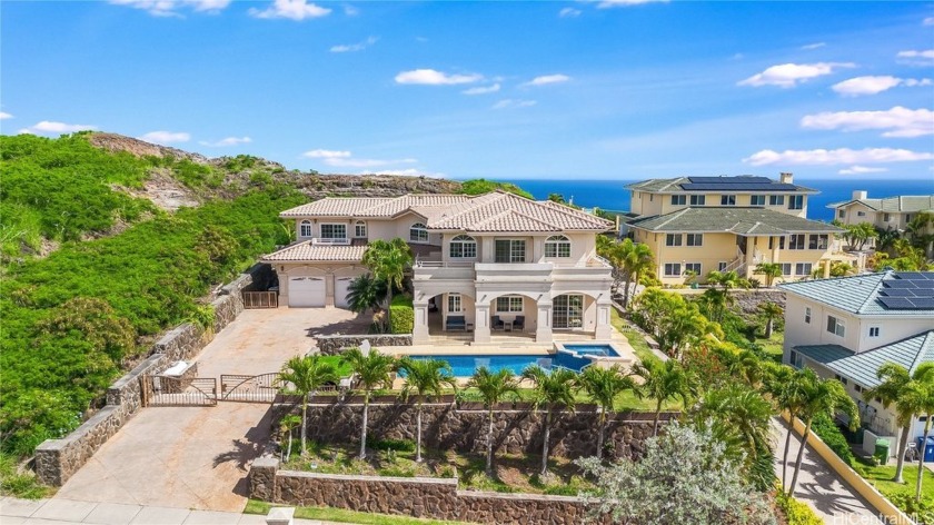 Perched at the top of Kamehame Drive in Na Pali Haweo, one of - Beach Home for sale in Honolulu, Hawaii on Beachhouse.com