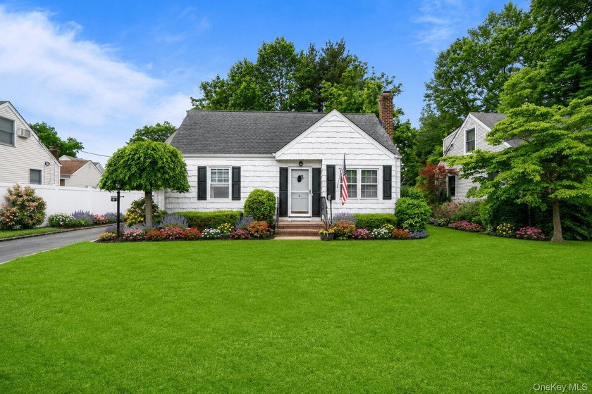 Adorable 4-bedroom Cape Cod nestled in the sought-after North - Beach Home for sale in Glen Cove, New York on Beachhouse.com