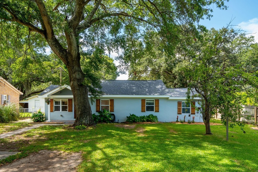 If you've been holding out for a smart, well-renovated home in a - Beach Home for sale in Charleston, South Carolina on Beachhouse.com