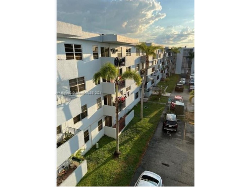 Facing lush treetops with wrap around balcony, spacious 3 bed 2 - Beach Condo for sale in Miami, Florida on Beachhouse.com