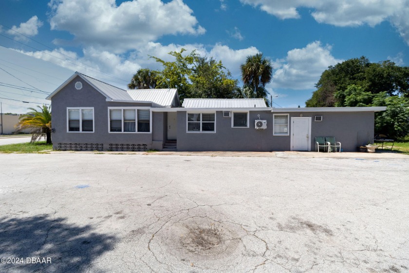 GREAT INVESTMENT OPPORTUNITY! Duplex Great for many uses! One - Beach Home for sale in Daytona Beach, Florida on Beachhouse.com