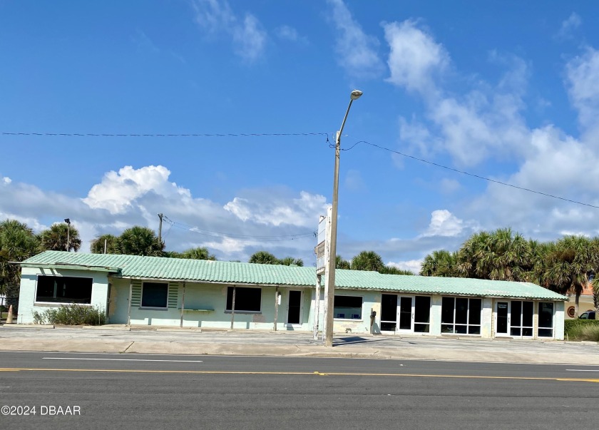 Commercial building with great traffic exposure. In need of - Beach Commercial for sale in Ormond Beach, Florida on Beachhouse.com