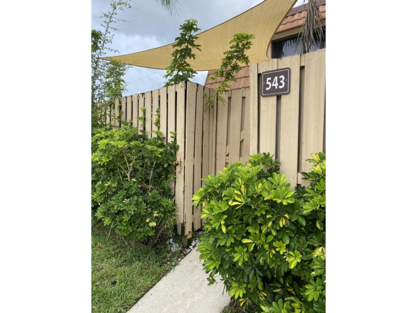 This charming two-story townhouse is back on the market due to - Beach Townhome/Townhouse for sale in West Palm Beach, Florida on Beachhouse.com