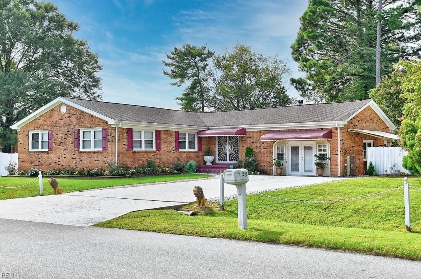 Unique special opportunity this four bedroom three baths - Beach Home for sale in Norfolk, Virginia on Beachhouse.com