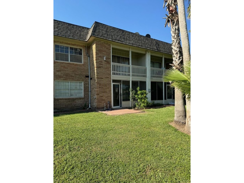 Great price! Spacious Ground floor 2 bed, 1 and 1/2 bath unit - Beach Condo for sale in Laguna Vista, Texas on Beachhouse.com