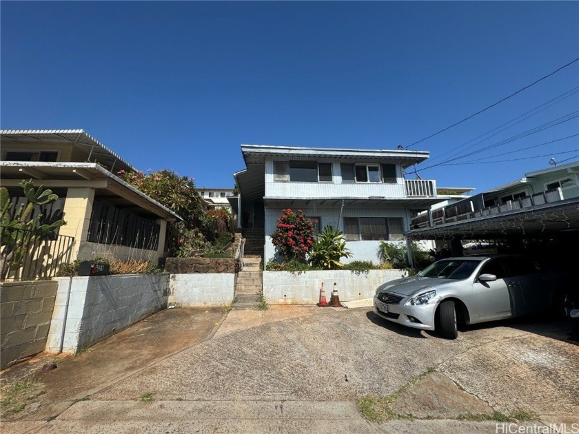 Back on Market. Vacant and Easy to See. This fixer-upper is a - Beach Home for sale in Honolulu, Hawaii on Beachhouse.com