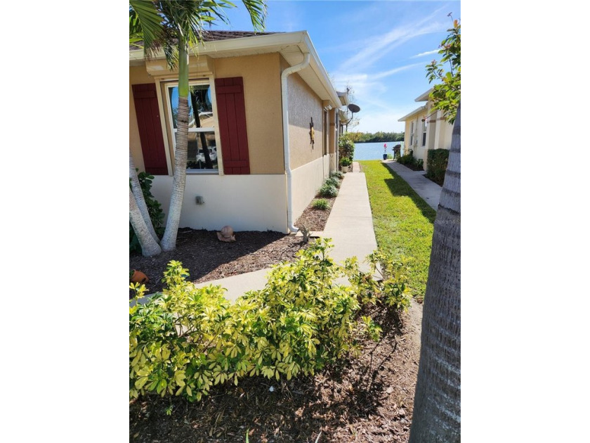 Come and see this villa with a stunning view over the lake. 2 - Beach Home for sale in Punta Gorda, Florida on Beachhouse.com