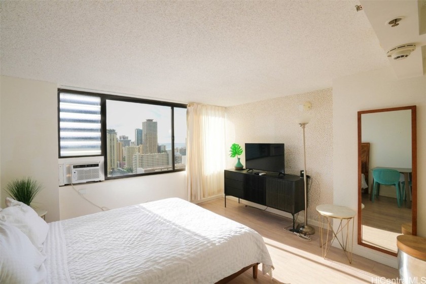 Legal Vacation Rental - This updated 1-bedroom, 2-bath condo - Beach Condo for sale in Honolulu, Hawaii on Beachhouse.com