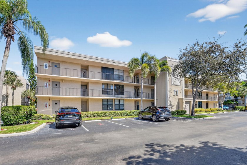 Paradise Awaits in Downtown Boca Raton! Experience the perfect - Beach Condo for sale in Boca Raton, Florida on Beachhouse.com