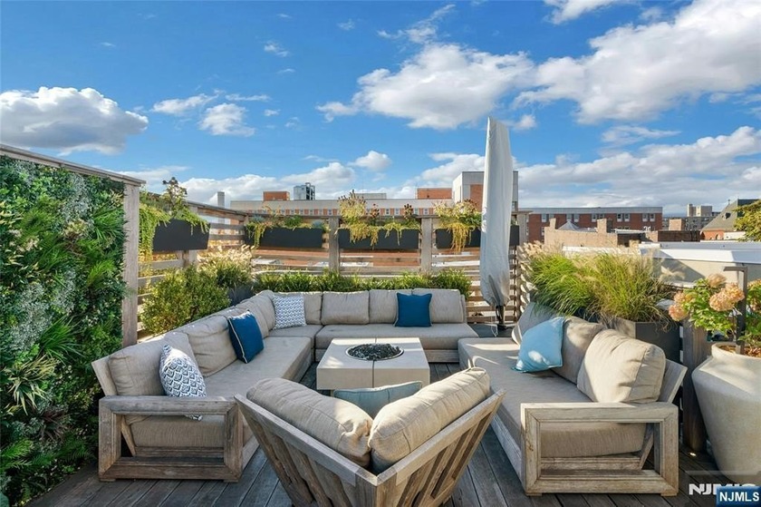 Spectacular downtown Park Avenue duplex by Red Bridge Homes - Beach Home for sale in Hoboken, New Jersey on Beachhouse.com