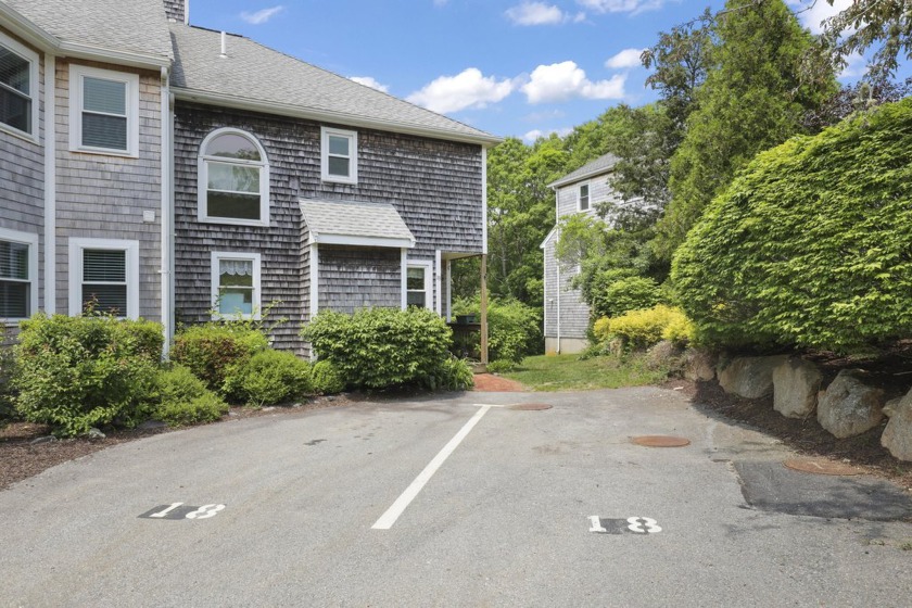 Welcome to this delightful 2 bedroom end unit condo, perfectly - Beach Condo for sale in Bourne, Massachusetts on Beachhouse.com
