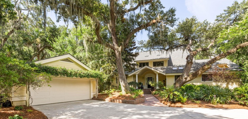 This wonderful home boasts over 3,600 sq ft of living space and - Beach Home for sale in Seabrook Island, South Carolina on Beachhouse.com